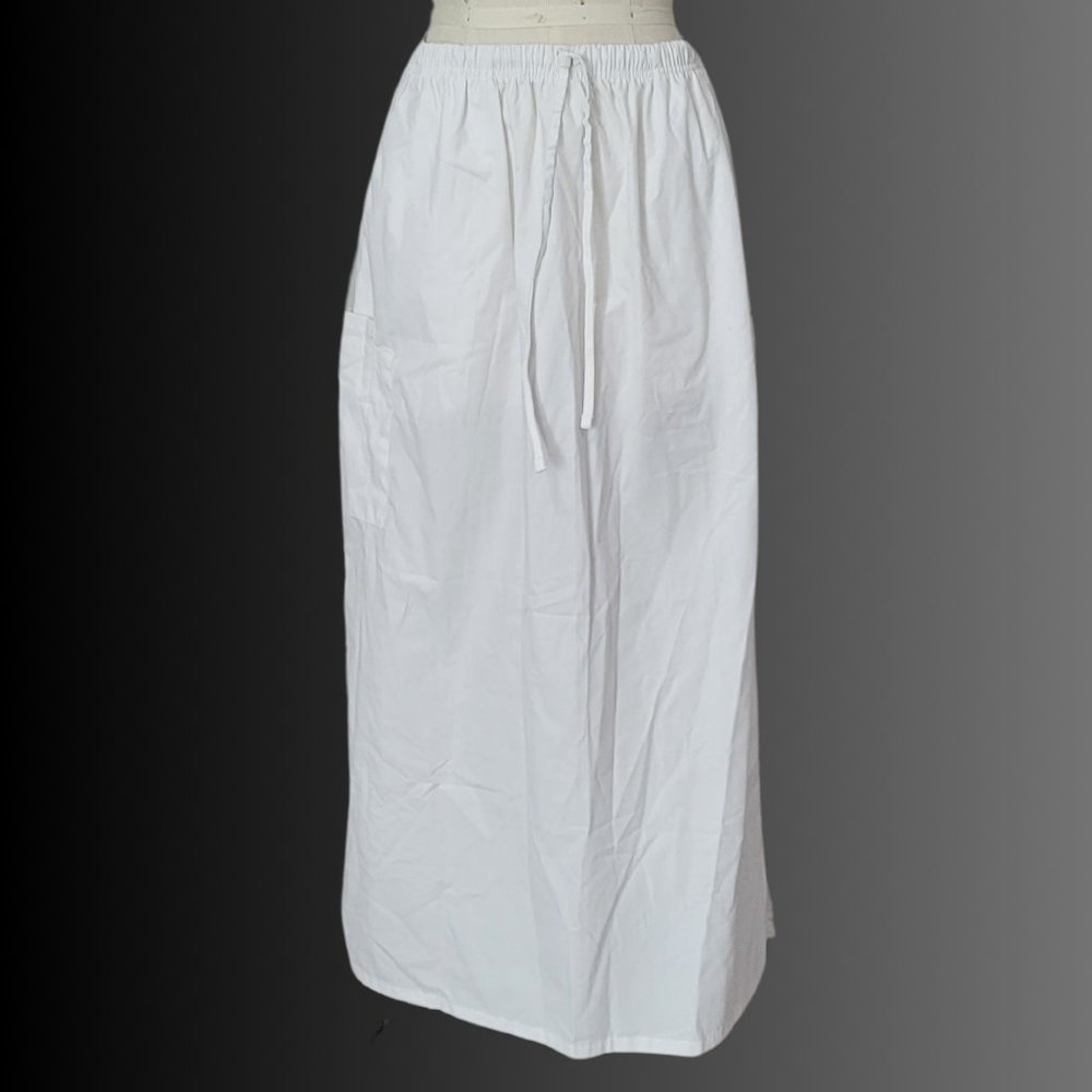 WHITE BUTTER SOFT SCRUBS SKIRT SZ M